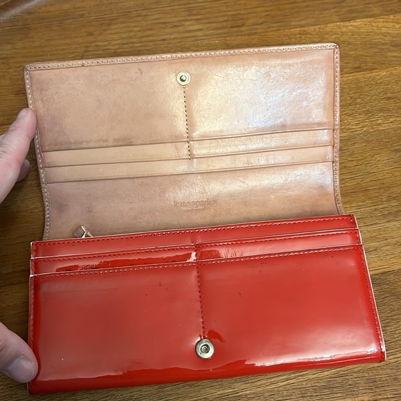 KATE SPADE RED PATENT LEATHER WALLET - Picture 3 of 12